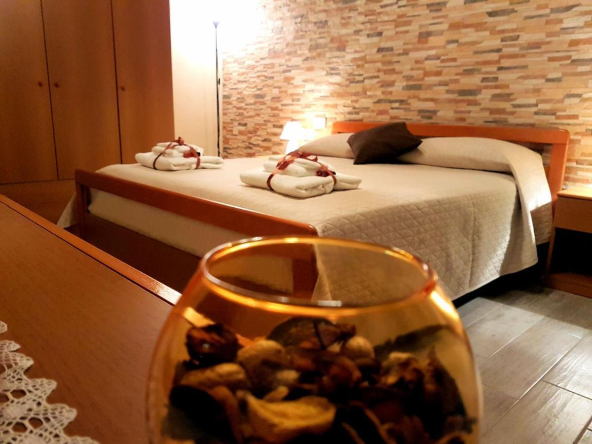 Il Vicoletto Bed and Breakfast Frascineto Eksteriør billede
