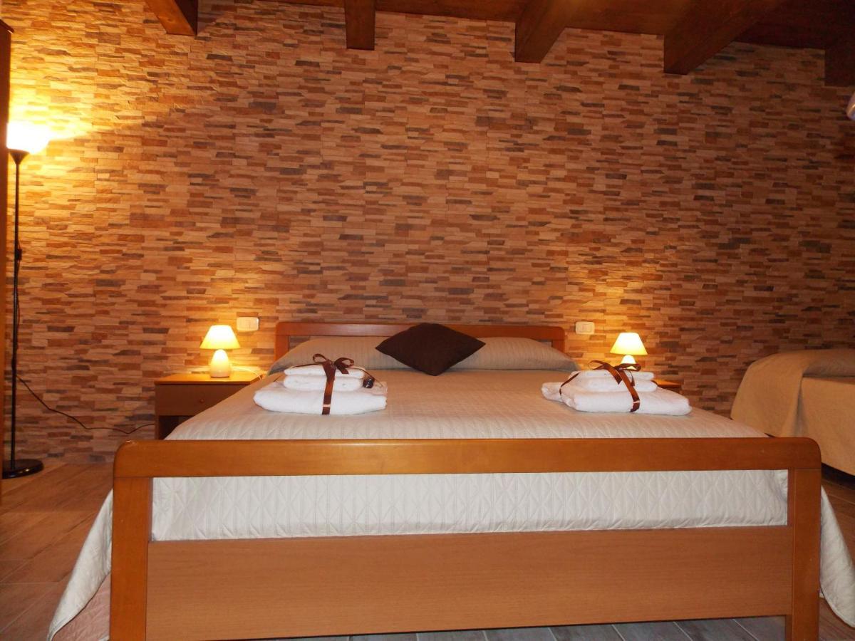 Il Vicoletto Bed and Breakfast Frascineto Eksteriør billede